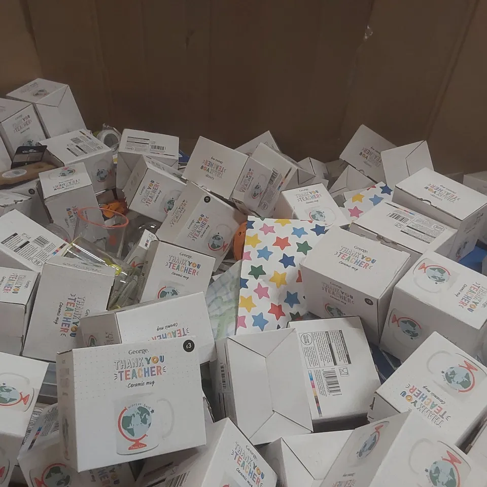 PALLET CONTAINING A VERY LARGE QUANTITY OF ASSORTED MUGS, GLASSES ECT