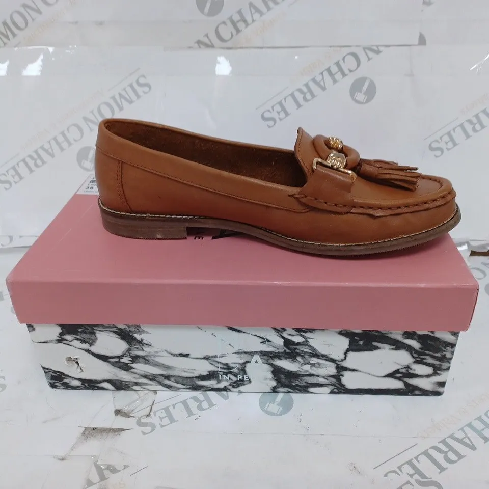 BOXED MODA IN PELLE TAN FALCONCIE LEATHER- SIZE 38