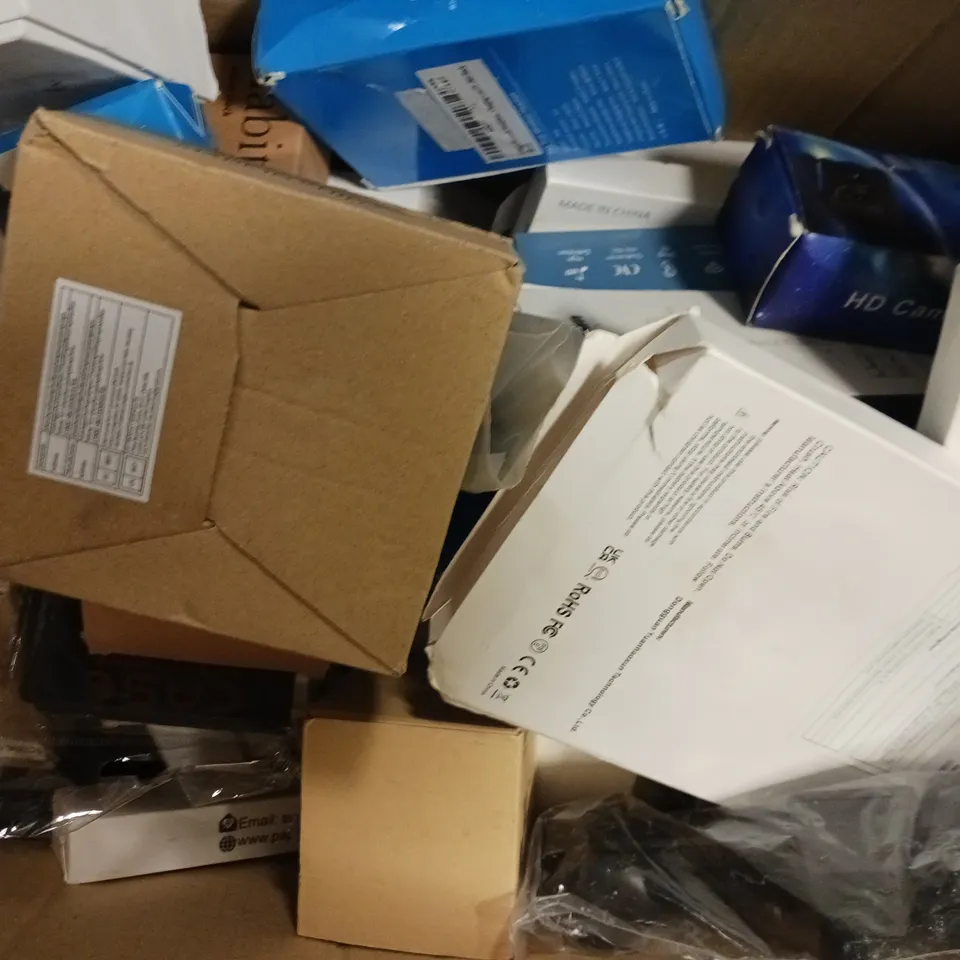 BOX OF APPROXIMATELY 15 ASSORTED ELECTRICAL ITEMS TO INCLUDE HABITAT ALARM CLOCK, WIRELESS EARPHONES, WIRELESS MOUSE, ETC