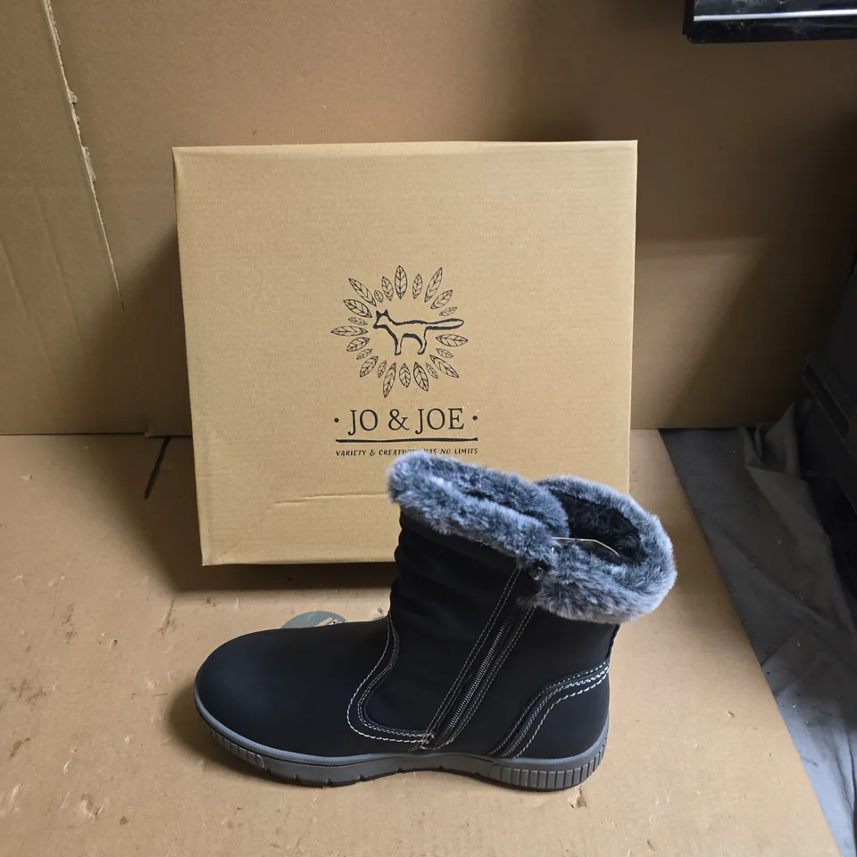 JO & JOE WOMEN'S BLACK WINTER BOOTS WITH FAUX FUR LINING - UK SIZE 4