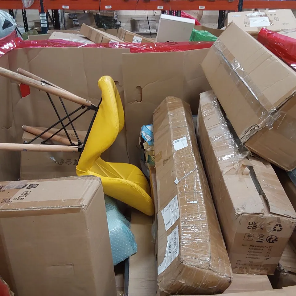 PALLET OF ASSORTED CONSUMER PRODUCTS TO INCLUDE: COOKER HOODS, SHOE RACK, BIKE RACK, CHAIR, BATH MATS ECT