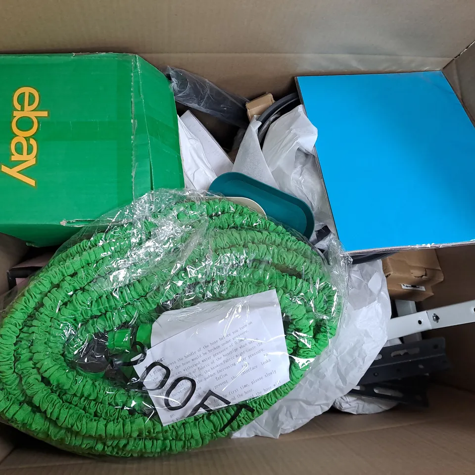 APPROXIMATELY 20 ASSORTED HOUSEHOLD ITEMS TO INCLUDE HOSE, NINJA EXTRACTOR BLADES, TRIPOD, ETC - COLLECTION ONLY