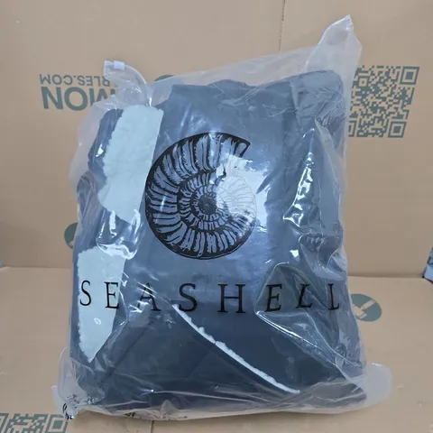 SEASHELL ADULT WATERPROOF CHANGING ROBE - BLACK, SIZE S