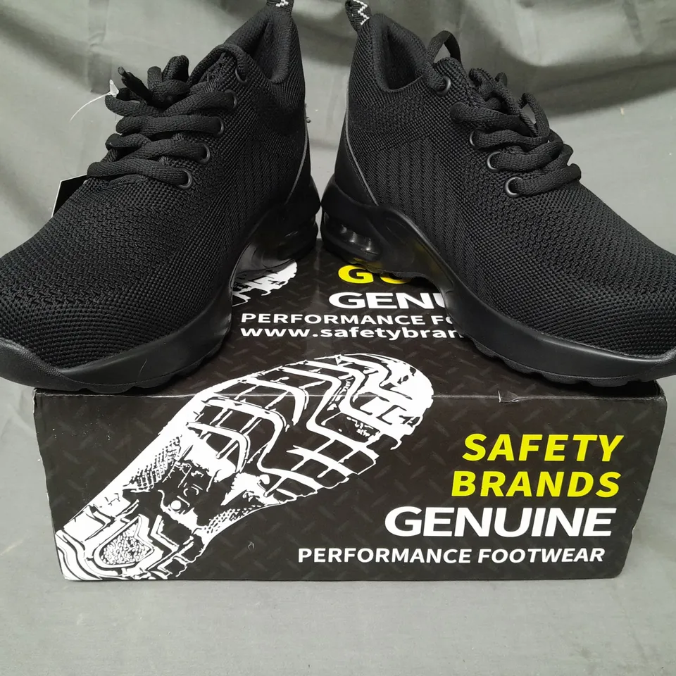 BOXED PAIR OF GUYISA SHAFETY SHOES IN BLACK UK SIZE 6
