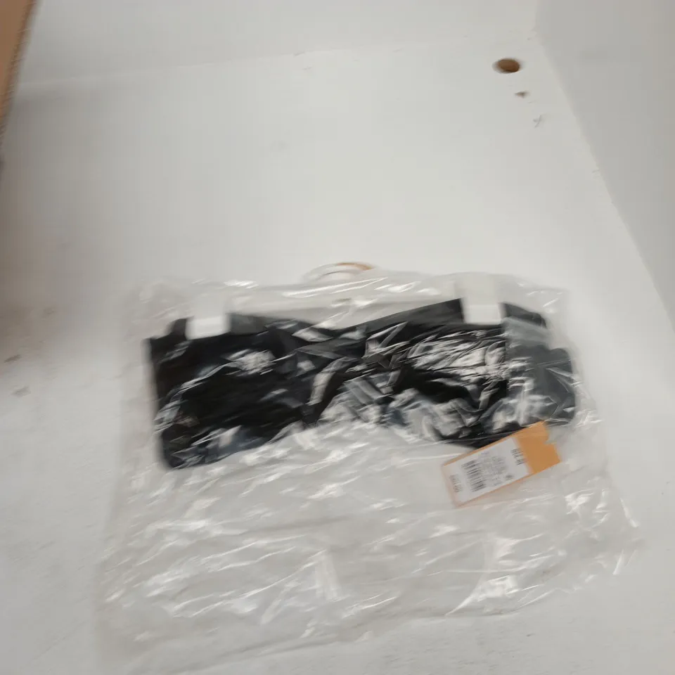BOX OF APPROXIMATELY 12 BLACK BRAS IN ASSORTED SIZES