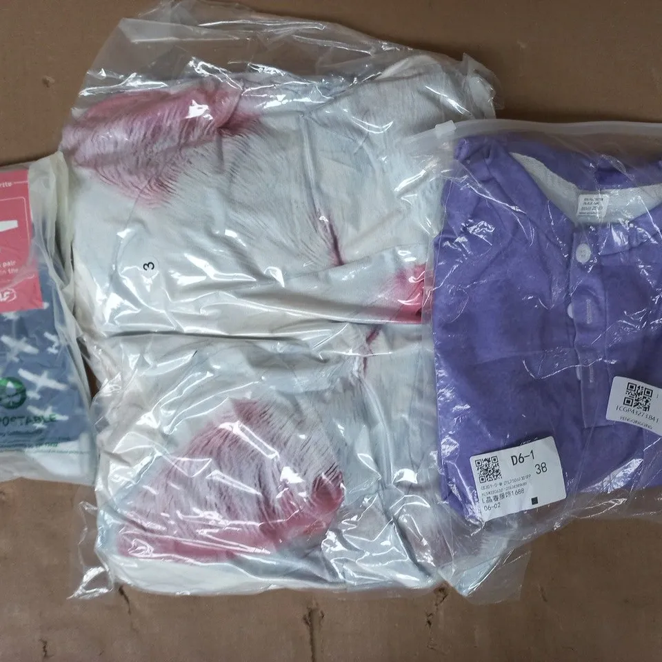 APPROXIMATELY 20 ASSORTED CLOTHING AND FASHION PRODUCTS IN VARIOUS STYLES AND SIZES - COLLECTION ONLY