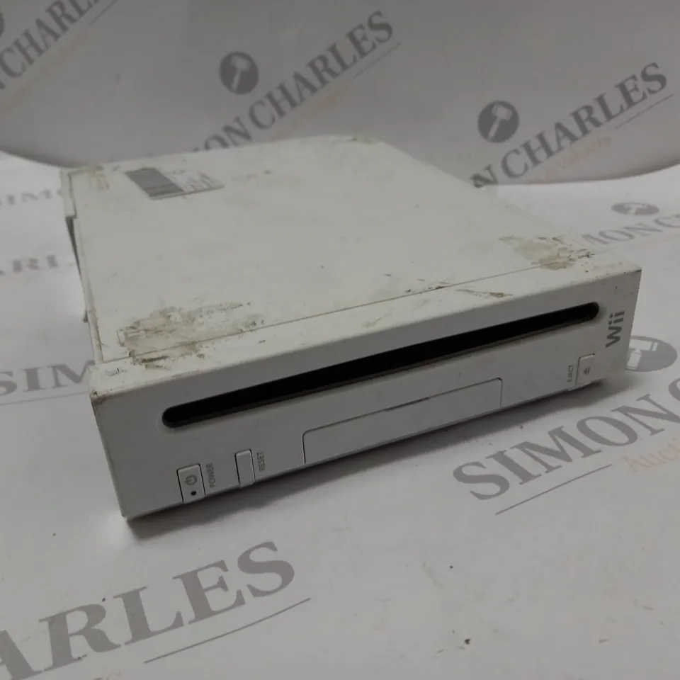 NINTENDO WII GAMES CONSOLE IN WHITE