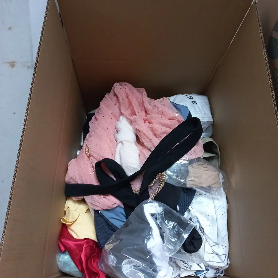 BOX OF APPROXIMATELY 25 ASSORTED CLOTHING ITEMS IN VARIOUS COLOURS, SIZES AND STYLES