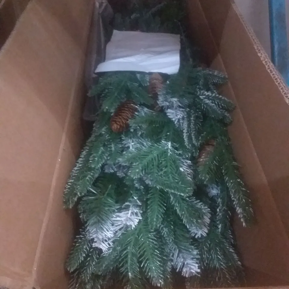 BOXED ONTARIO SPRUCE FLOCKED TREE 150CM