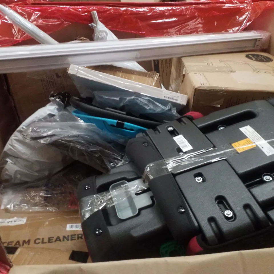 PALLET CONTAINING ASSORTED PRODUCTS INCLUDING BABY HIGH CHAIR, PROFESSIONAL BLENDER, TOILET SEAT & TRUNKI BACKPACK/CAR SEAT