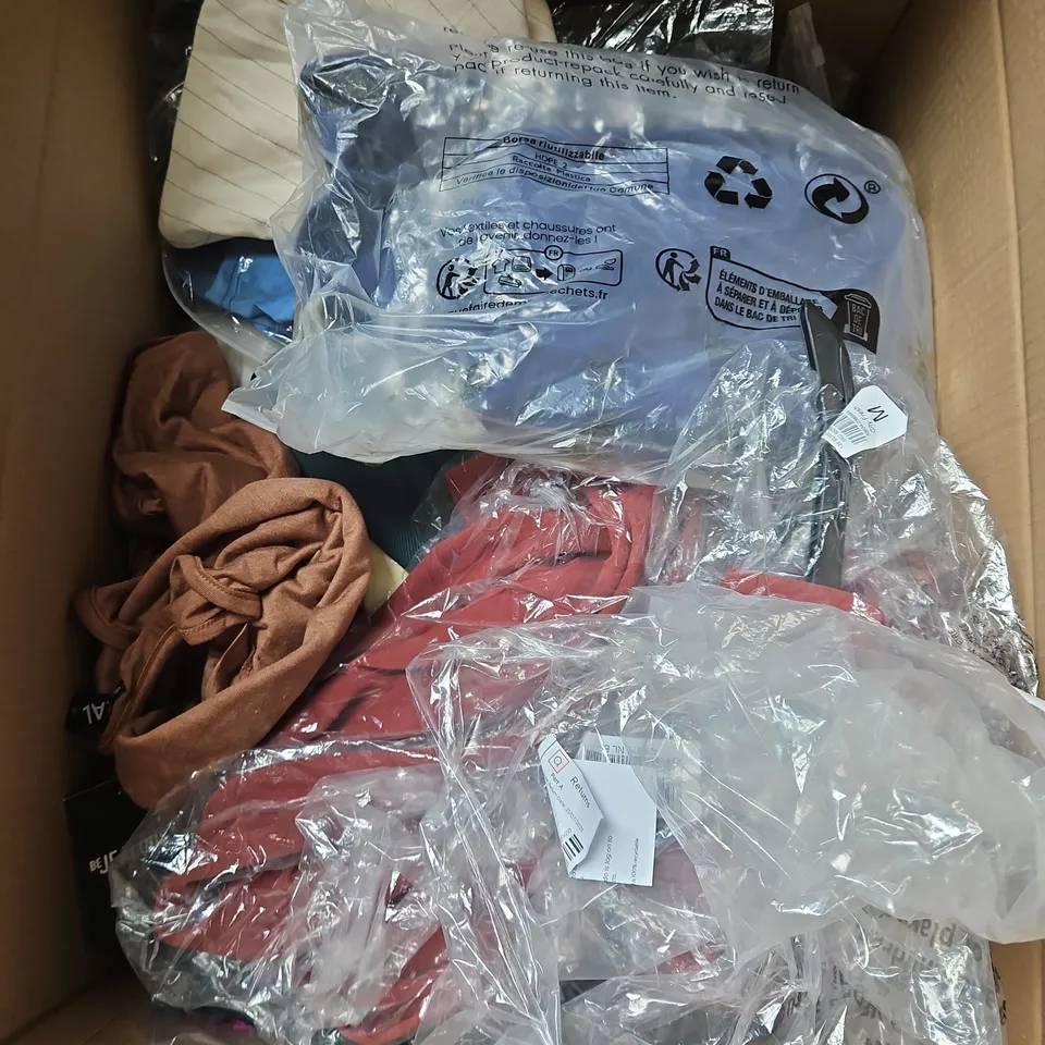 BOX OF APPROXIMATELY 20 ASSORTED CLOTHING ITEMS TO INCLUDE - TROUSERS, DRESS, TOPS, ETC