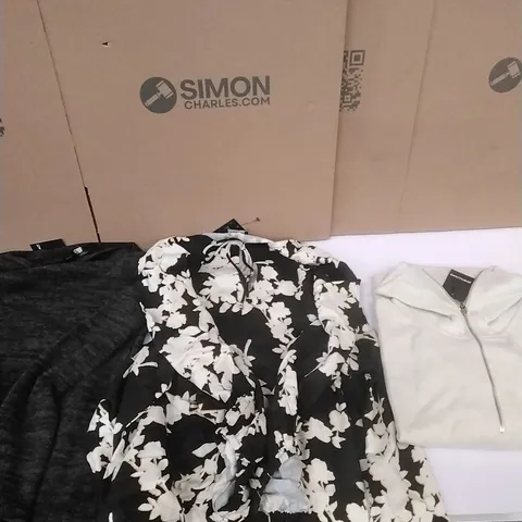 A PALLET TO CONTAIN APPROXIMATELY 100 BRAND NEW DESIGNER WOMEN'S CLOTHES WHICH INCLUDE; JD WILLIAMS VARIOUS DRESSES, JUMPERS, TOPS ETC