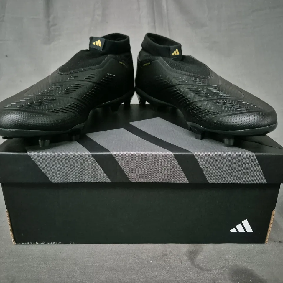 BOXED PAIR OF ADIDAS PREDATOR LEAGUE FOOTBALL BOOTS IN BLACK UK SIZE 7.5