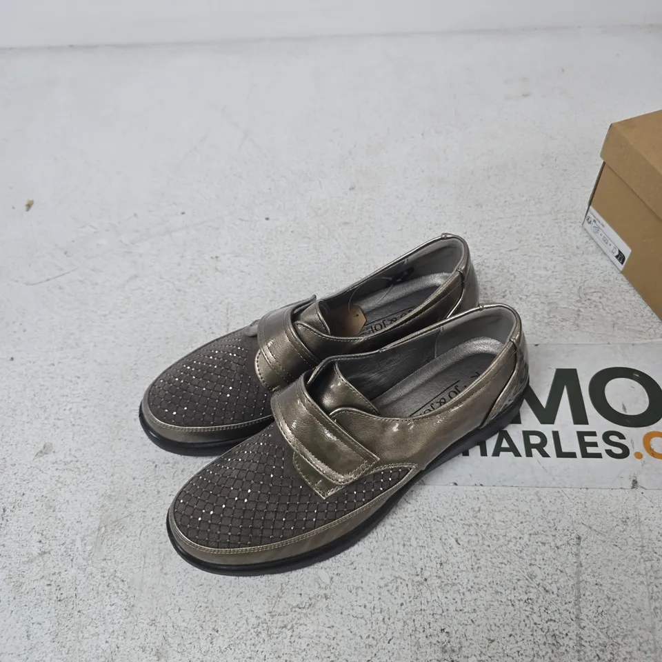 JO & JOE DORA PEWTER VELCRO-STRAP SHOES – WOMEN'S UK7