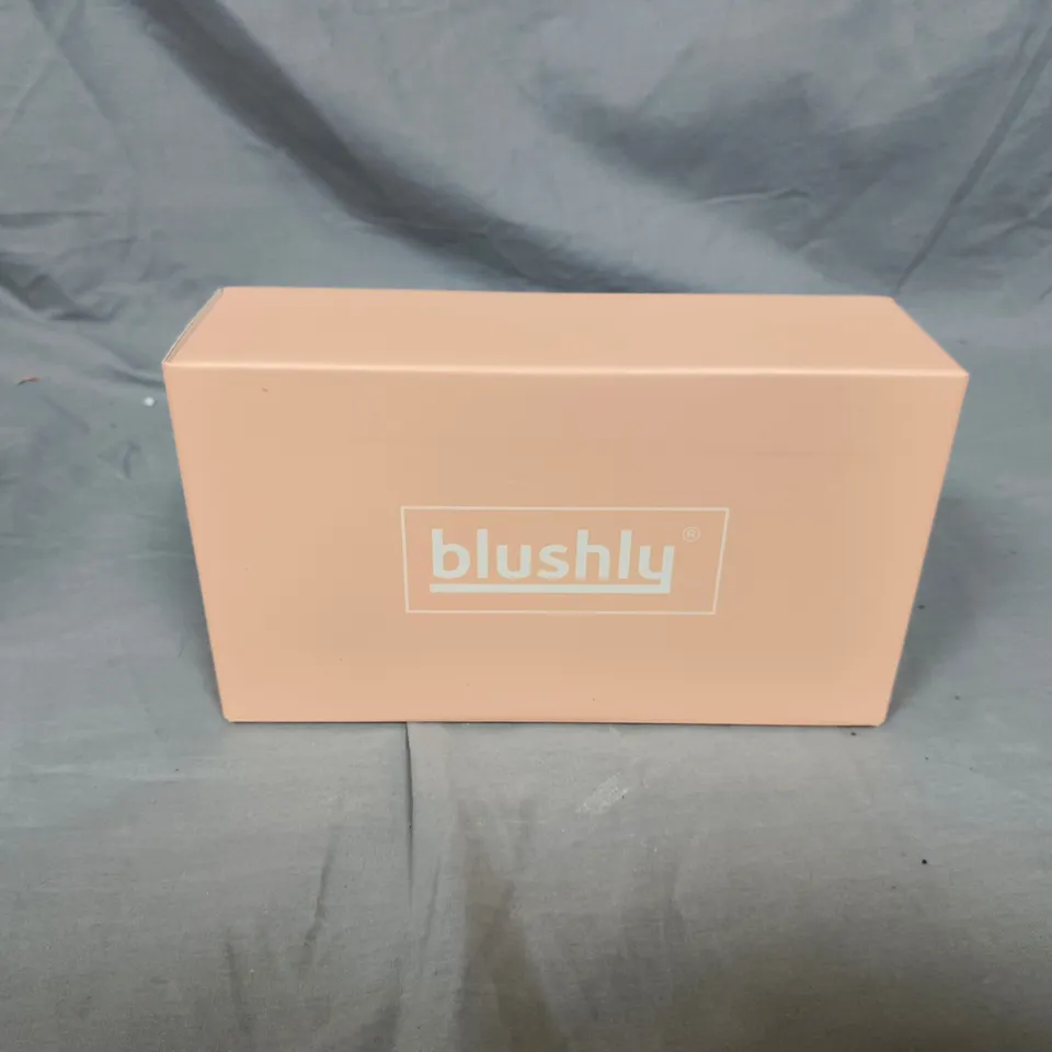 BLUSHLY CLEANSING & EXFOLIATING FACE BRUSH