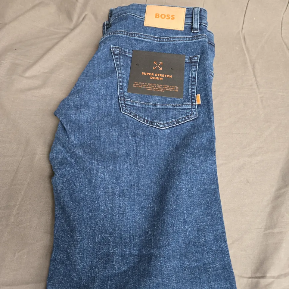 HUGO BOSS CASUAL DENIM JEANS SIZE W32