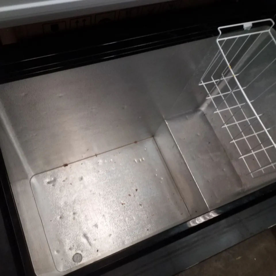 FRIDGEMASTER MCF198EB 191L CHESTER FREEZER 4 STAR FREEZER RATING - 55.7D X 89.1W X 85.3H CM BLACK WITH RECESSED HANDLE - E RATED