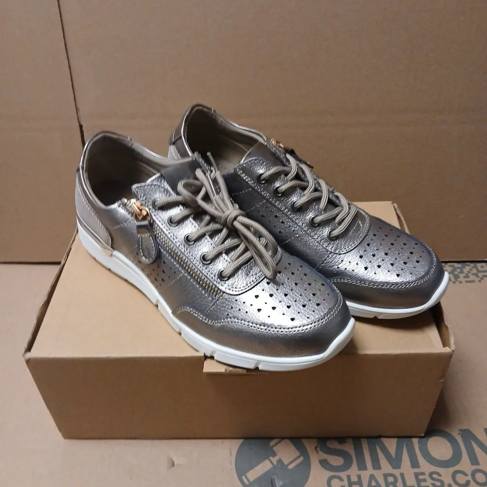 DOWN TO EARTH LADIES TRAINERS – UK 7