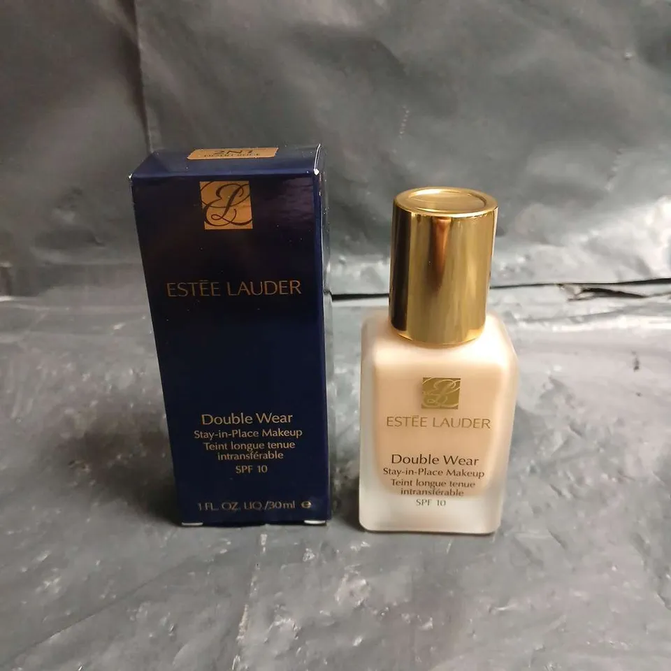 ESTÉE LAUDER DOUBLE WEAR STAY-IN-PLACE MAKEUP SPF 10 IN 2N1 DESERT BEIGE – 30ML, BOXED