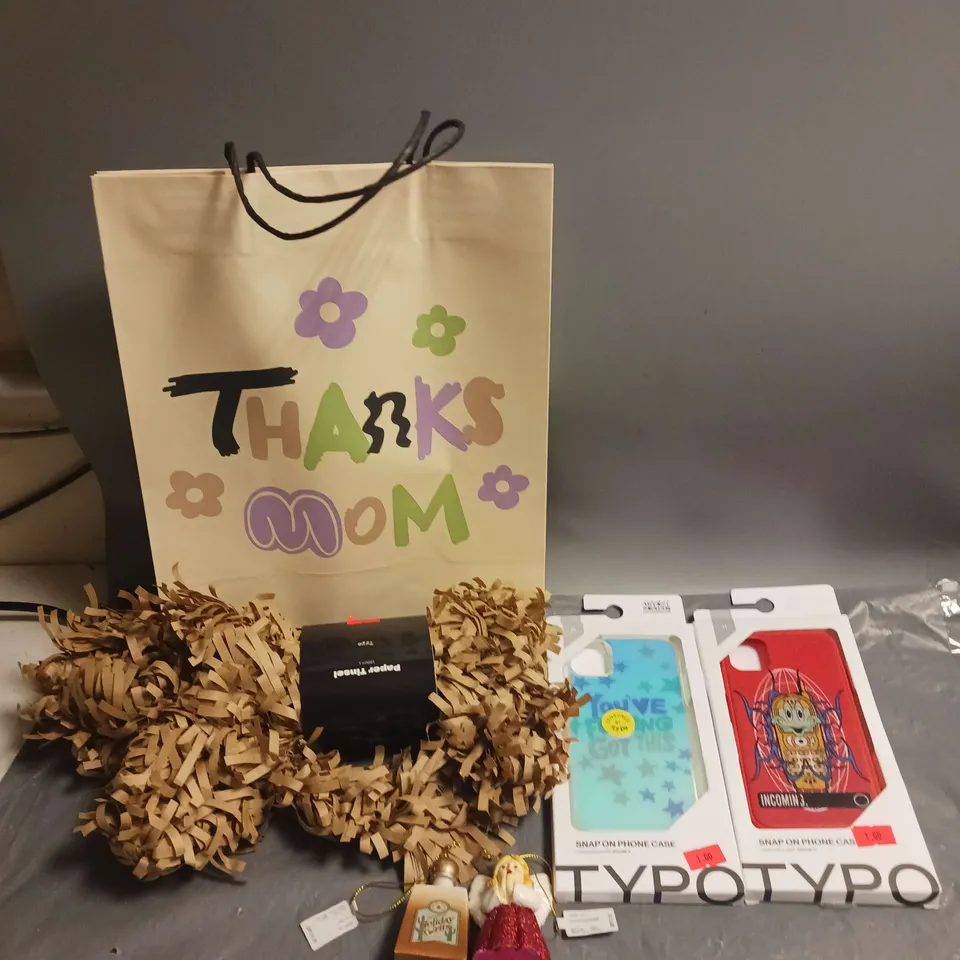 MEDIUM BOX OF APPROXIMATELY 20 ASSORTED HOUSEHOLD ITEMS TO INCLUDE GIFTBAGS, PHONECASES AND PAPER TINSEL