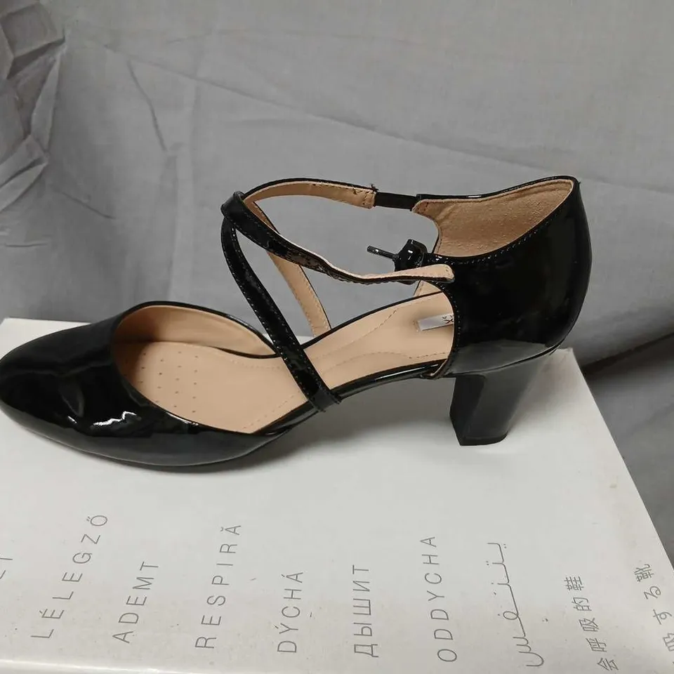 GEOX MARIE CLAIRE BLACK PATENT LEATHER HEELED SANDALS – UK 7 (EU 40) 