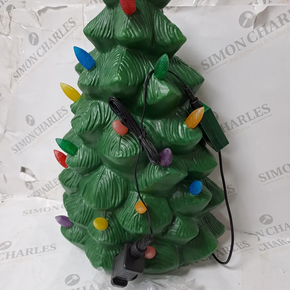 MR CHRISTMAS INDOOR OUTDOOR MOLDED CHRISTMAS TREE