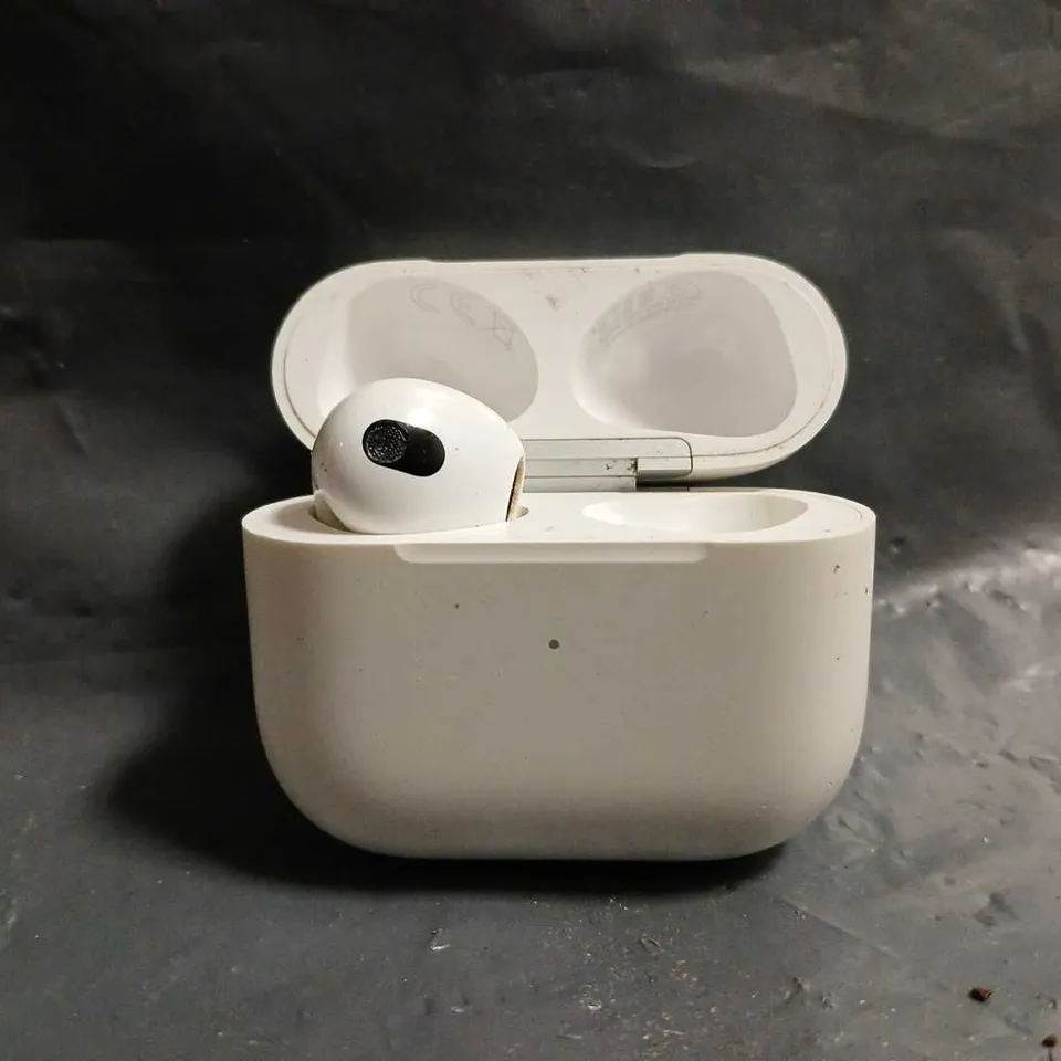 APPLE AIRPODS - A2566