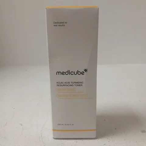 BOXED MEDICUBE KOJIC ACID TURMERIC RESURFACING TONER (250ML)