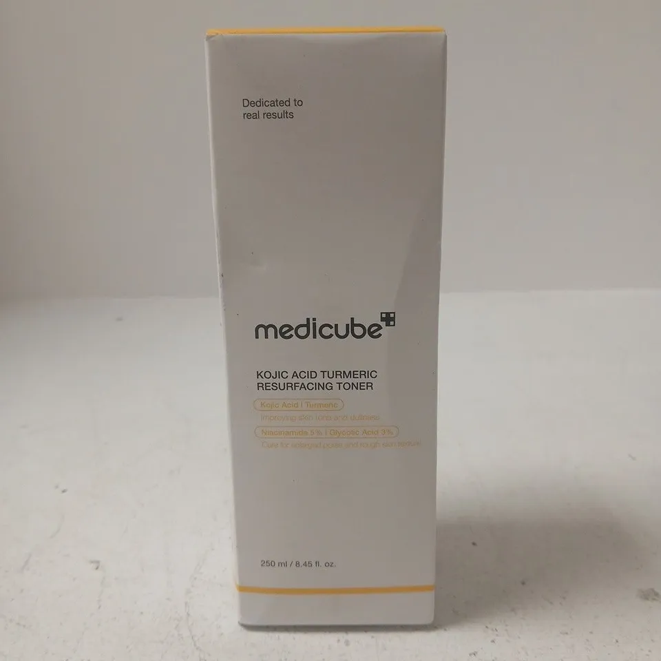 BOXED MEDICUBE KOJIC ACID TURMERIC RESURFACING TONER (250ML)