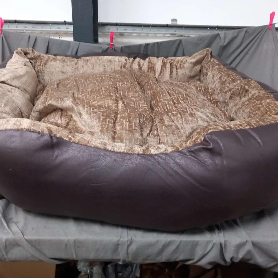 LARGE PET BED