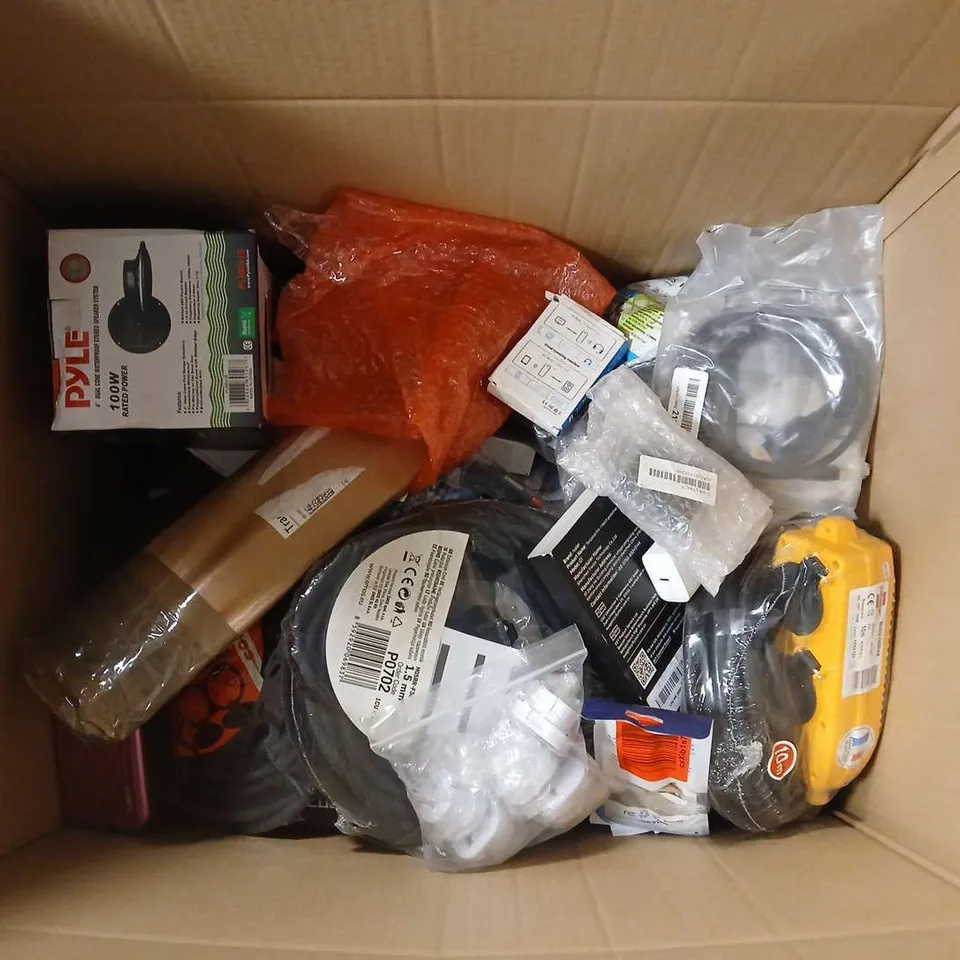 BOX OF APPROX 20 ASSORTED ITEMS TO INCLUDE AA BATTERIES, HEADPHONES AND EXTENSION CORD