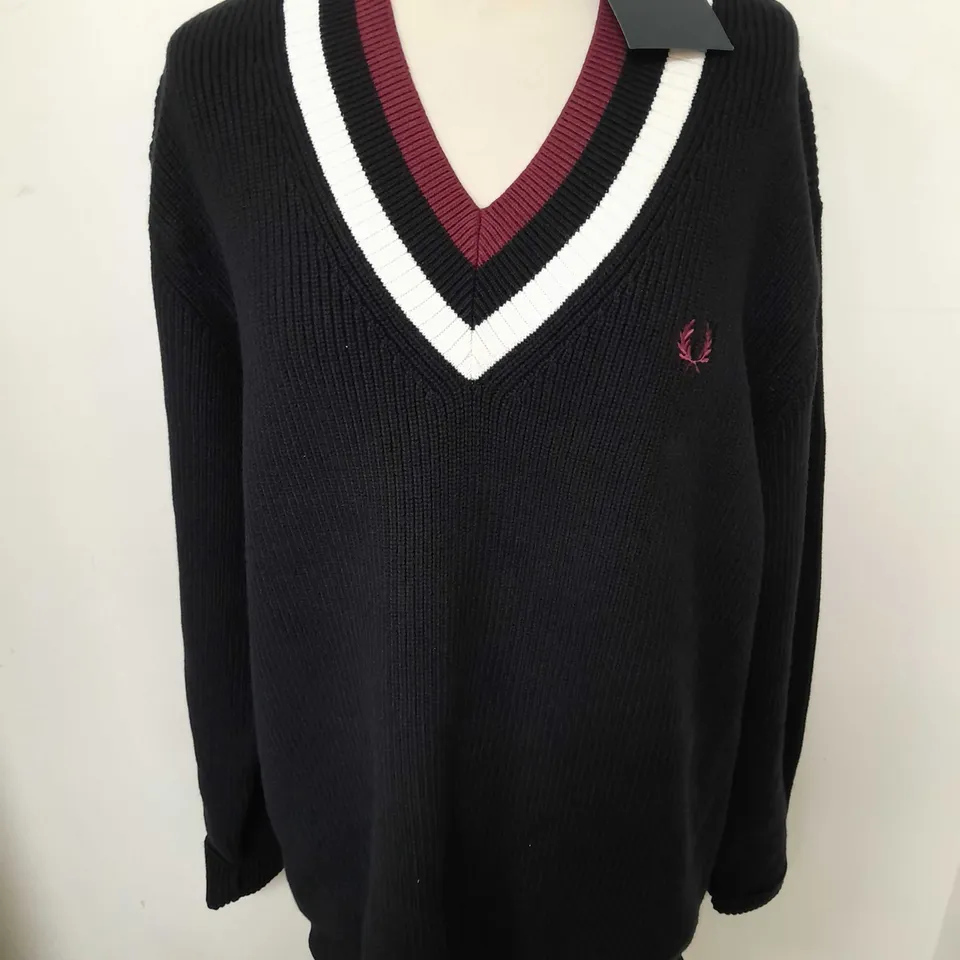 FRED PERRY STRIPED V-NECK JUMPER - MED