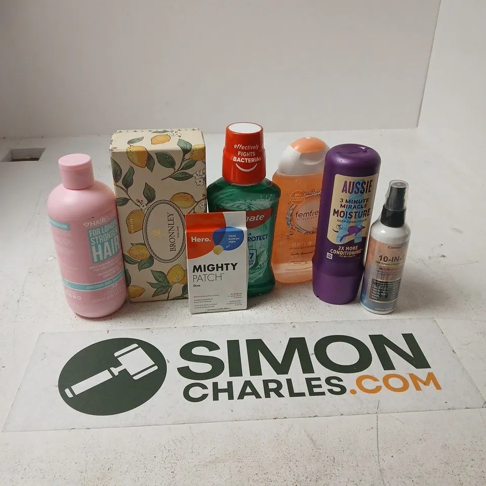 APPROXIMATELY 15 ASSORTED HEALTH & BEAUTY PRODUCTS TO INCLUDE HAIR BURST SHAMPOO, COLGATE SOFT MINT, AUSSIE CONDITIONER, ETC - COLLECTION ONLY