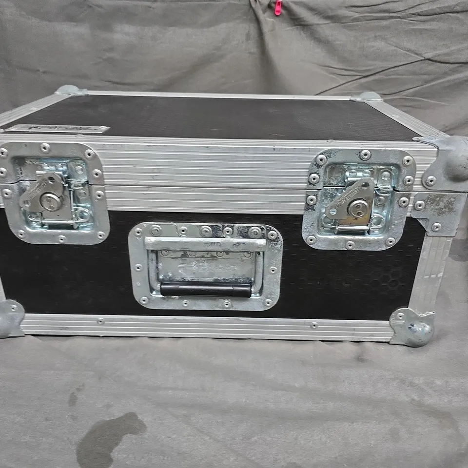 SWAN FLIGHT CASE WITH TWIST LOCKS - 52 X 36 X 25CM