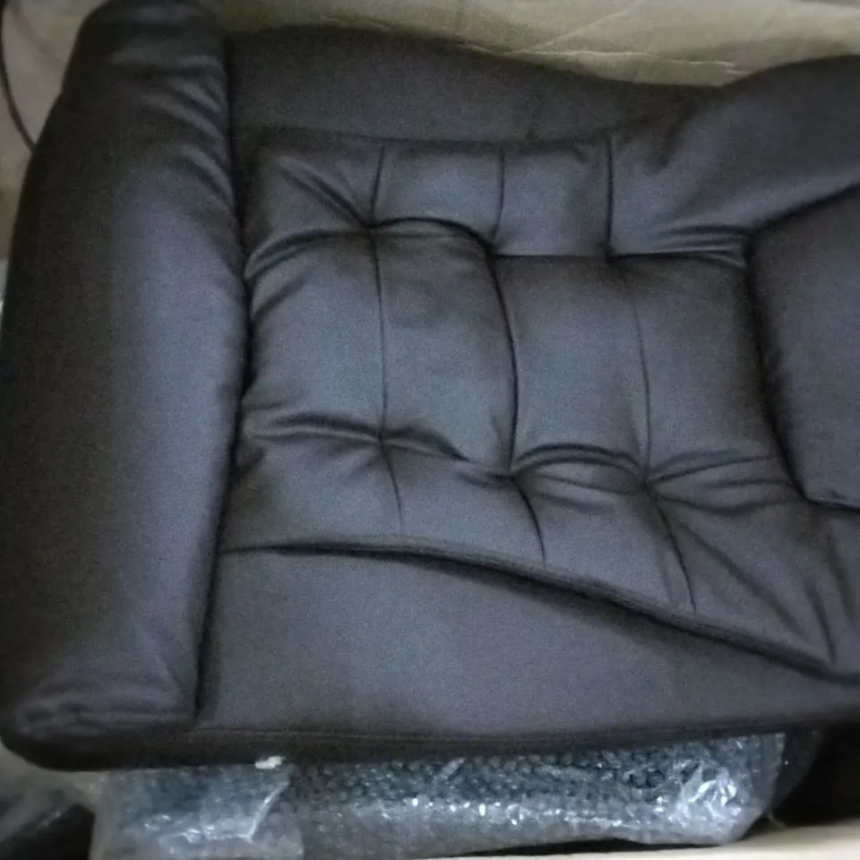 BOXED SYMPLE STUFF EXECUTIVE CHAIR