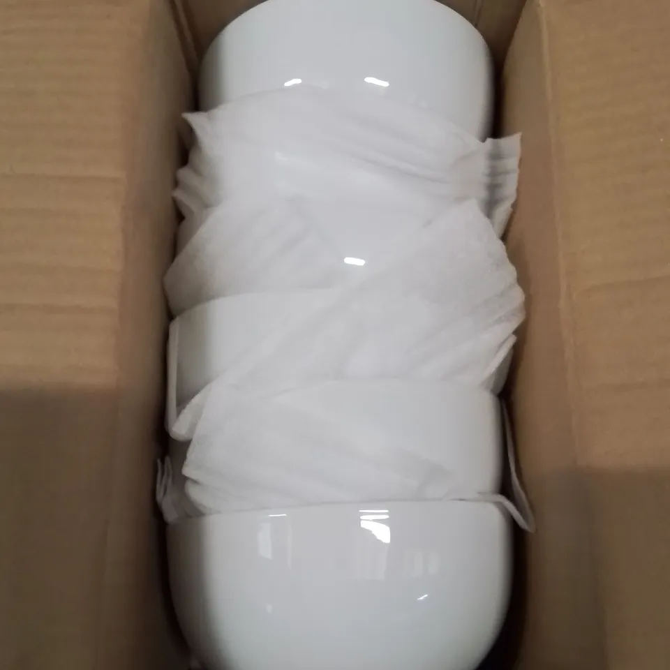 BOX CONTAINING 6 PORCELAIN BOWLS 