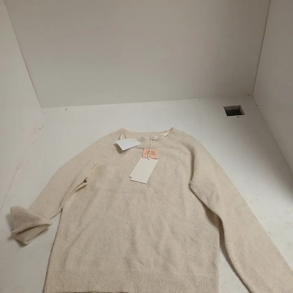 BOX OF APPROXIMATELY 20 ASSORTED ITEMS TO INCLUDE: ONLY CREAM JUMPER 
