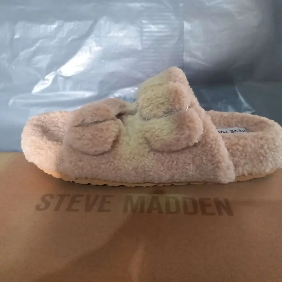 BOXED STEVE MADDEN AROUND BONE FLATS SIZE 3