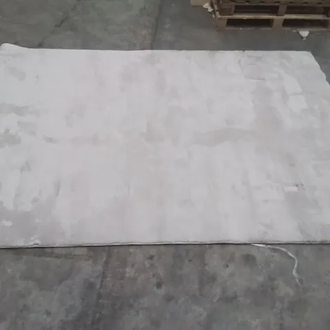 QUALITY DESIGNER AREA RUG - APPROXIMATELY 300X200CM