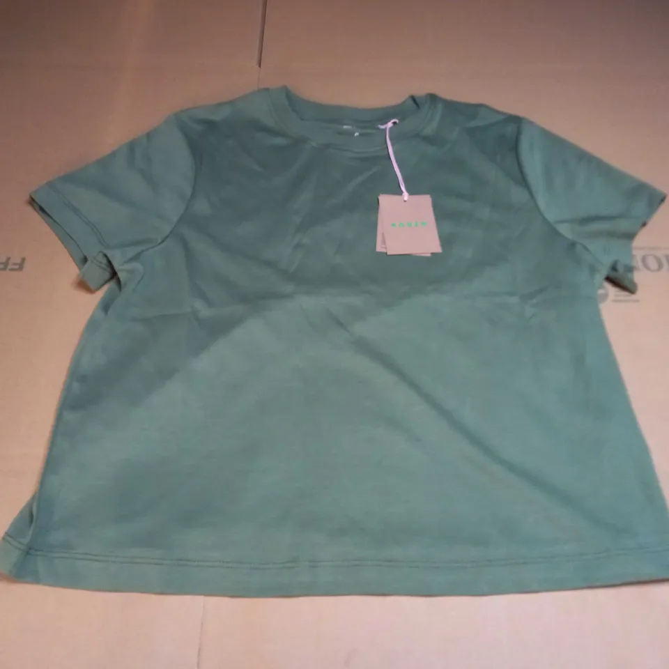 BODEN CREWNECK T-SHIRT IN DARK GREEN - SMALL