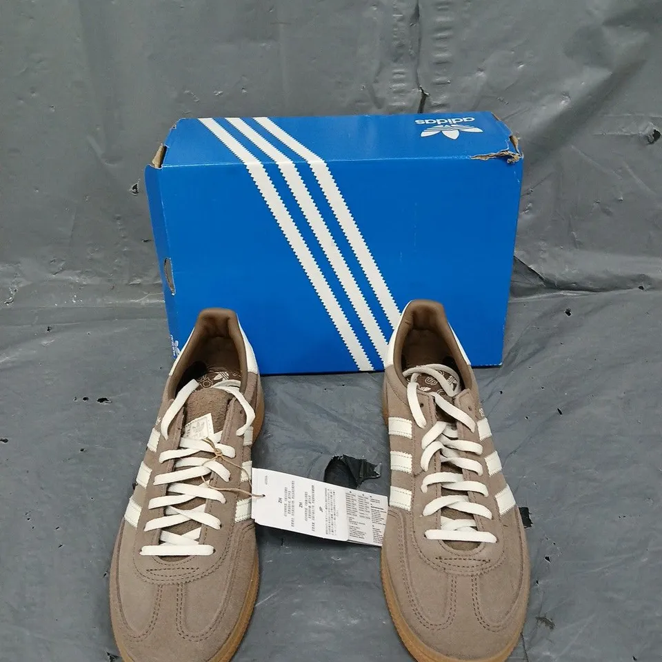 BOXED PAIR OF HANDBALL SPEZIAL WOMENS BROWN UK 6 