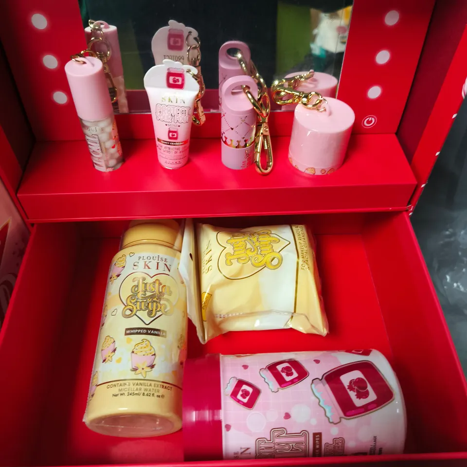 PLOUISE MINI ME MINIWOOD VANITY STATION MAKE-UP SET – PINK WITH BRUSHES & WHIPPED WONDERLAND PALETTE