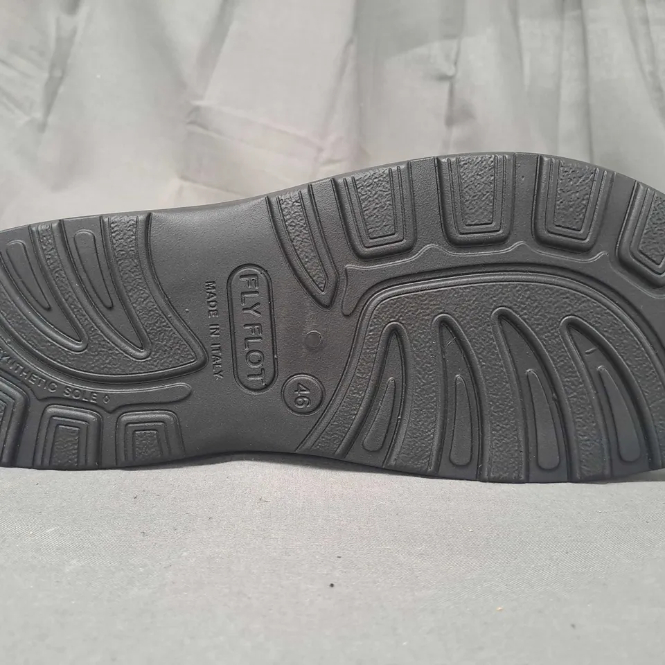 BOXED PAIR OF FLY FLOT OPEN TOE SANDALS IN GREY EU SIZE 46