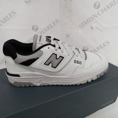 BOXED PAIR OF NEW BALANCE WHITE TRAINERS SIZE 5