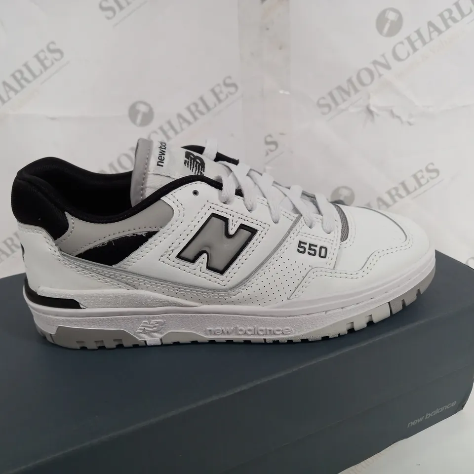 BOXED PAIR OF NEW BALANCE WHITE TRAINERS SIZE 5