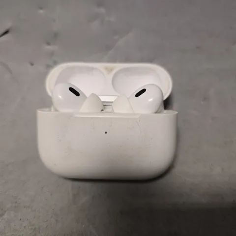 APPLE AIRPODS PRO 2ND GEN IN WHITE