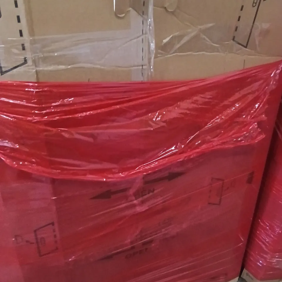 PALLET CONTAINING A LARGE QUANTITY OF ITEMS TO INCLUDE - SUNSET CHAIR, FULL BODY THERAPY MAT, SUNSET CHAIR, TENNIS RACKET ETC