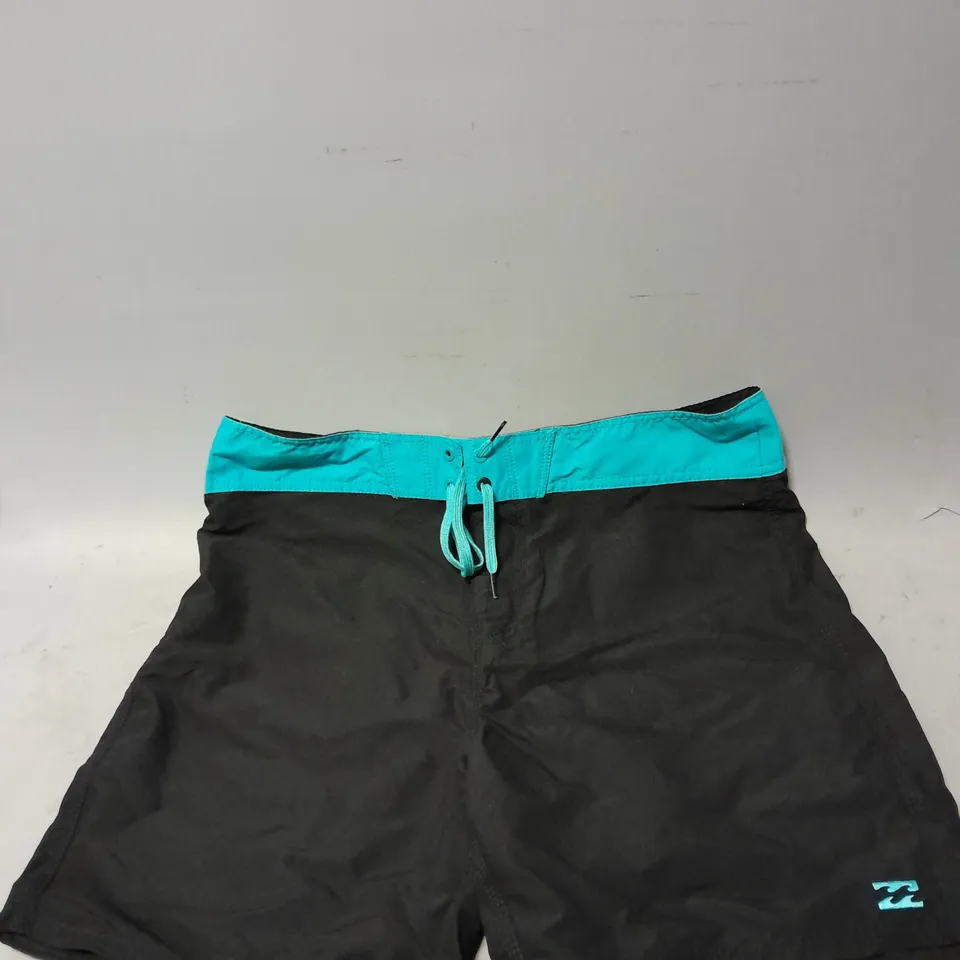 BILLABONG BOARD SWIM SHORTS IN BLACK/BLUE SIZE 34W