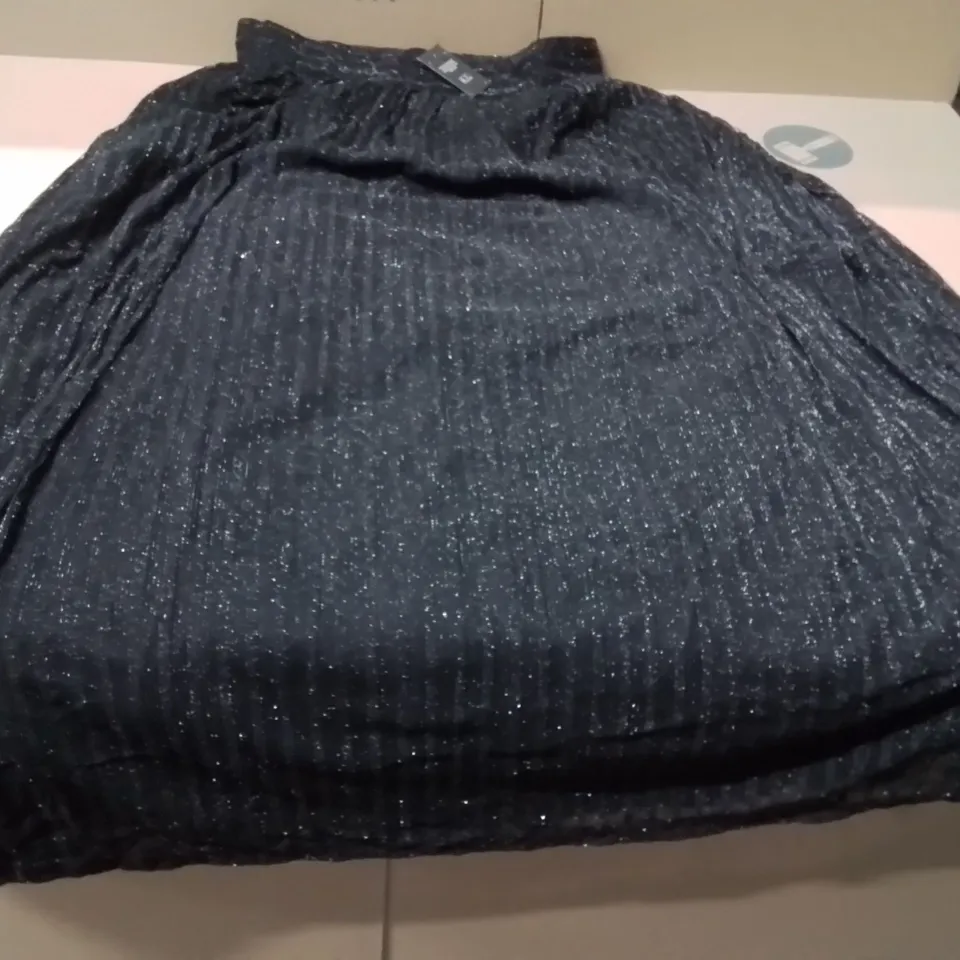 BOXED BRAND NEW APPROXIMATELY 15 JD WILLIAMS GLITTER MAXIMUM SKIRT BLACK SIZE 16