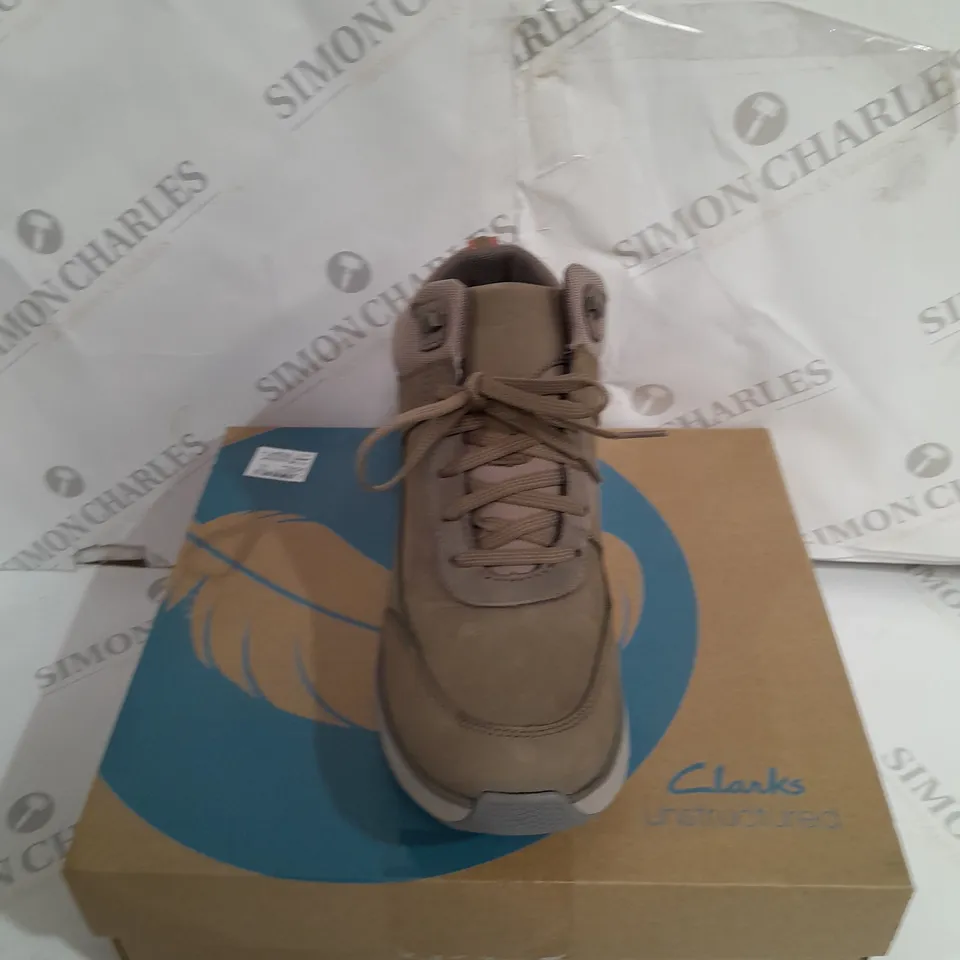 BOXED CLARKS WAVE 2.0 SAGE BOOTS SIZE 7